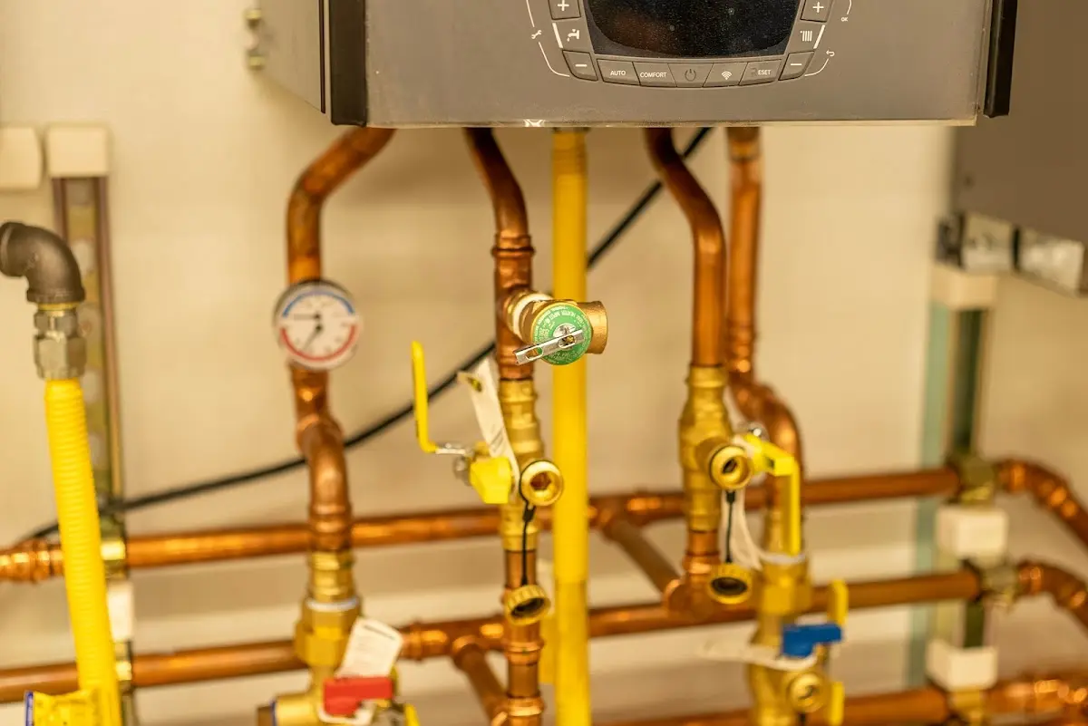 Licensed technician providing Pipe Repair for a homeowner in El Segundo